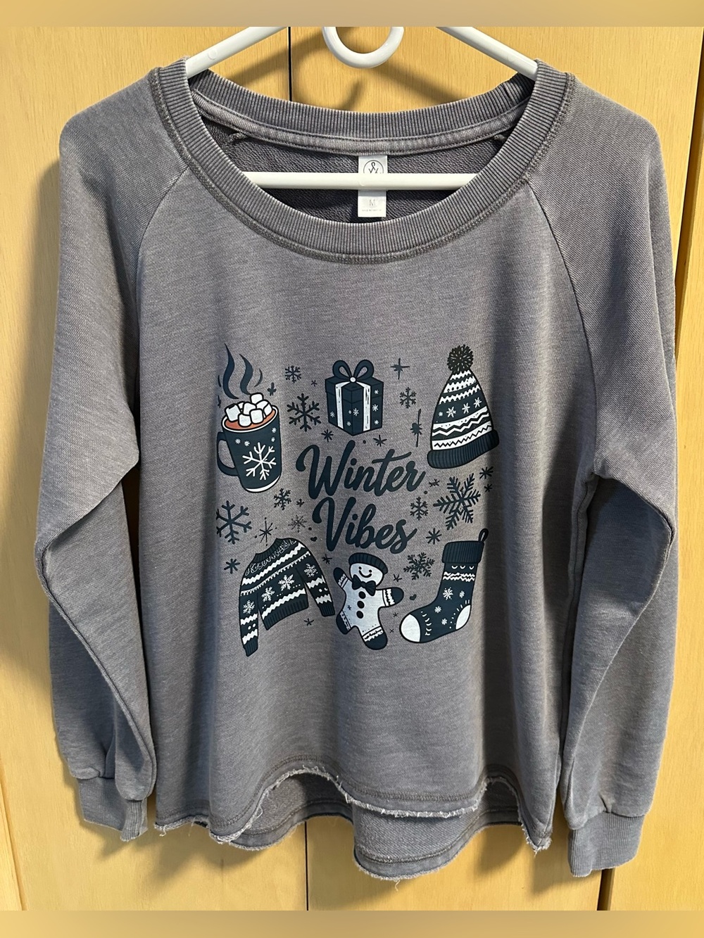 Winter/Christmas Theme Graphic Crewneck Sweatshirt - NIP